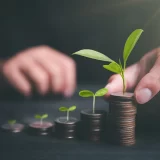 経営合理化重視「広告費の罠」から脱却せよ。スタッフを増やさず物販利益を2倍にする、美容クリニック「オンライン診療×EC」の実装手順