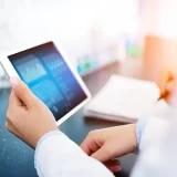 クリニック経営破綻を防ぐAI・DX活用術｜人件費高騰・集患難に対応する低コスト内製化ロードマップ
