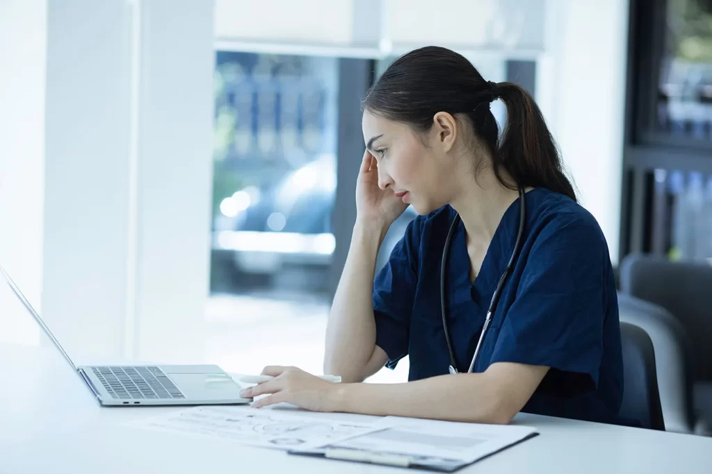 「月末まで利益が分からない」という不安