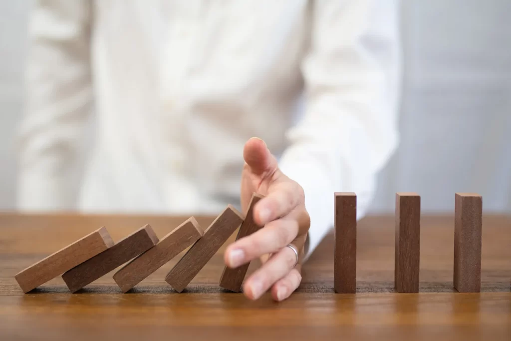 なぜ今、保険診療だけに依存する経営はリスクなのか？